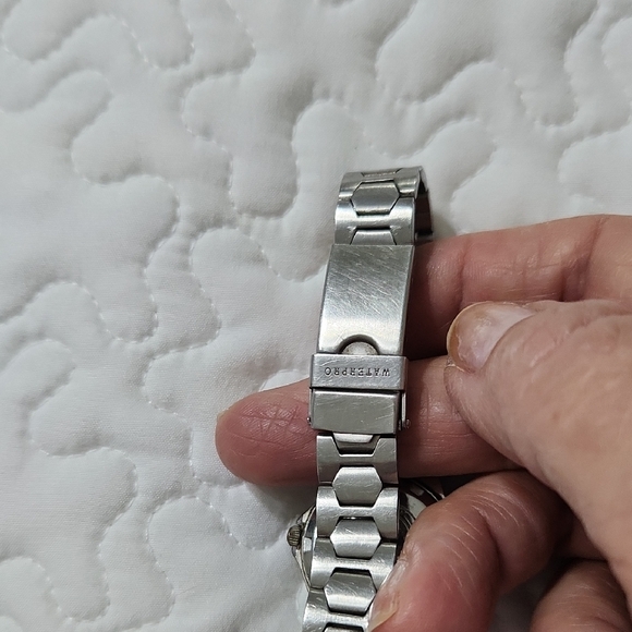 Guess Silver Watch with White Dial and Gold Details - Picture 3 of 8